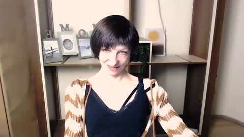 Snapshot of angelinalov_ chatting on November 15, 8:22 am Angelina online show from November 15, 8:22 am