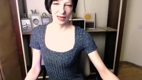 Snapshot of angelinalov_ chatting on November 20, 9:20 am Angelina online show from November 20, 9:20 am