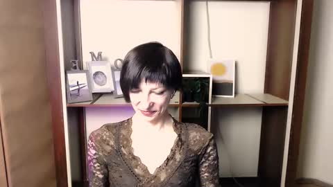 Snapshot of angelinalov_ chatting on November 21, 6:45 am Angelina online show from November 21, 6:45 am