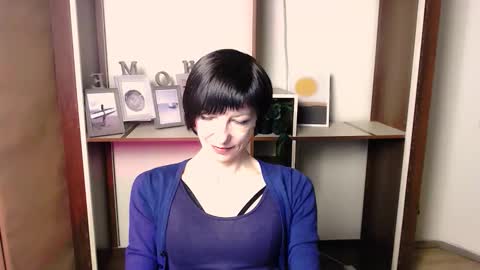 Snapshot of angelinalov_ chatting on November 22, 8:13 am Angelina online show from November 22, 8:13 am