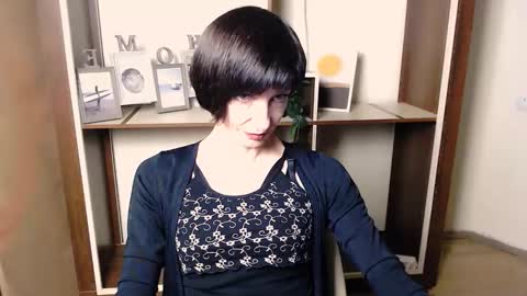 Snapshot of angelinalov_ chatting on December 2, 7:36 am Angelina online show from December 2, 7:36 am