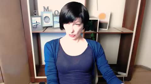 Snapshot of angelinalov_ chatting on December 16, 7:02 am Angelina online show from December 16, 7:02 am