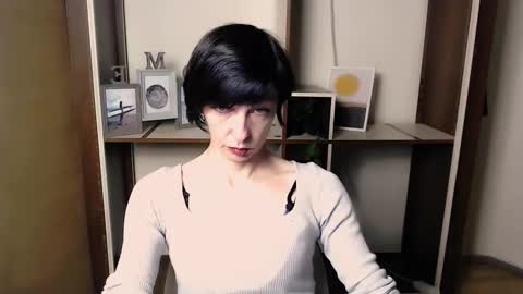 Snapshot of angelinalov_ chatting on December 17, 6:41 am Angelina online show from December 17, 6:41 am