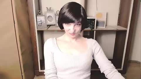 Snapshot of angelinalov_ chatting on May 5, 8:22 am Angelina online show from May 5, 8:22 am
