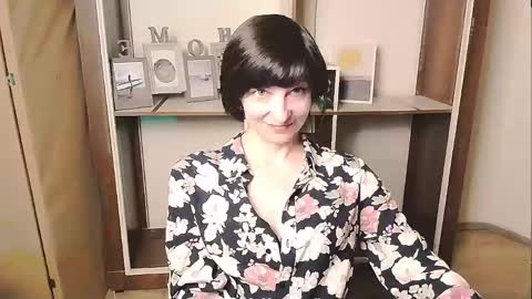 Snapshot of angelinalov_ chatting on May 6, 8:41 am Angelina online show from May 6, 8:41 am