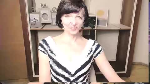 Snapshot of angelinalov_ chatting on May 7, 8:09 am Angelina online show from May 7, 8:09 am