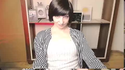 Snapshot of angelinalov_ chatting on May 8, 8:41 am Angelina online show from May 8, 8:41 am