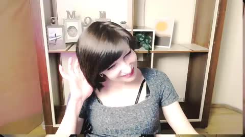Snapshot of angelinalov_ chatting on May 19, 8:09 am Angelina online show from May 19, 8:09 am