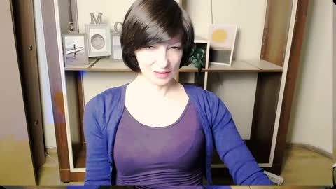 Snapshot of angelinalov_ chatting on May 24, 7:13 am Angelina online show from May 24, 7:13 am