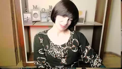 Snapshot of angelinalov_ chatting on May 28, 8:33 am Angelina online show from May 28, 8:33 am