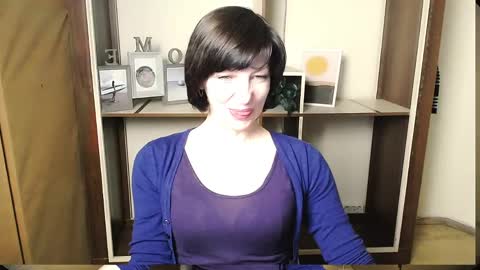 Snapshot of angelinalov_ chatting on June 1, 7:43 am Angelina online show from June 1, 7:43 am