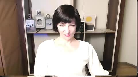 Snapshot of angelinalov_ chatting on June 6, 7:02 am Angelina online show from June 6, 7:02 am