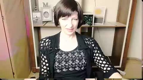Snapshot of angelinalov_ chatting on June 8, 6:03 am Angelina online show from June 8, 6:03 am