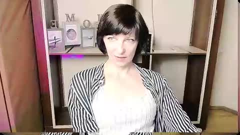 Snapshot of angelinalov_ chatting on June 12, 7:51 am Angelina online show from June 12, 7:51 am