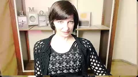 Snapshot of angelinalov_ chatting on June 17, 8:06 am Angelina online show from June 17, 8:06 am