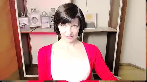Snapshot of angelinalov_ chatting on June 18, 8:14 am Angelina online show from June 18, 8:14 am