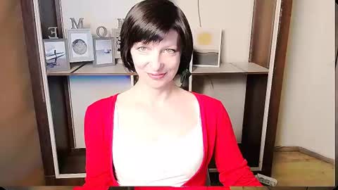 Snapshot of angelinalov_ chatting on June 18, 9:25 am Angelina online show from June 18, 9:25 am