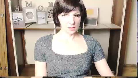 Snapshot of angelinalov_ chatting on June 23, 7:50 am Angelina online show from June 23, 7:50 am