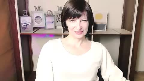 Snapshot of angelinalov_ chatting on June 24, 7:29 am Angelina online show from June 24, 7:29 am