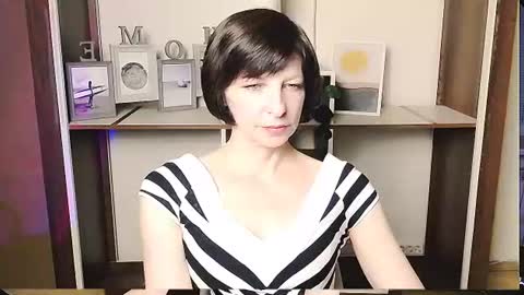 Snapshot of angelinalov_ chatting on June 25, 7:46 am Angelina online show from June 25, 7:46 am