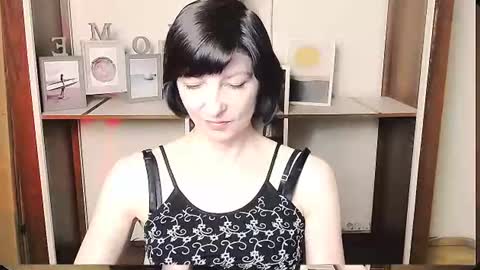 Snapshot of angelinalov_ chatting on June 27, 9:25 am Angelina online show from June 27, 9:25 am