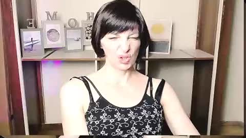 Snapshot of angelinalov_ chatting on June 27, 12:22 pm Angelina online show from June 27, 12:22 pm