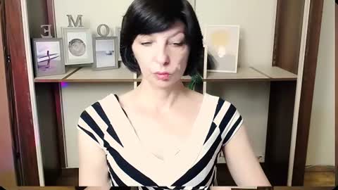 Snapshot of angelinalov_ chatting on June 30, 7:42 am Angelina online show from June 30, 7:42 am