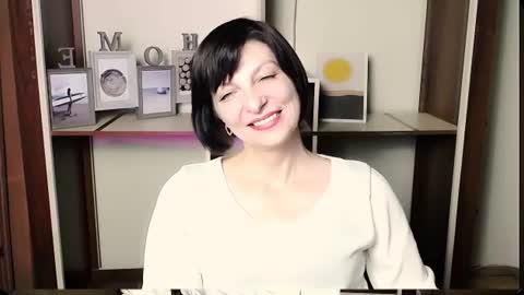 Snapshot of angelinalov_ chatting on July 6, 10:01 am Angelina online show from July 6, 10:01 am