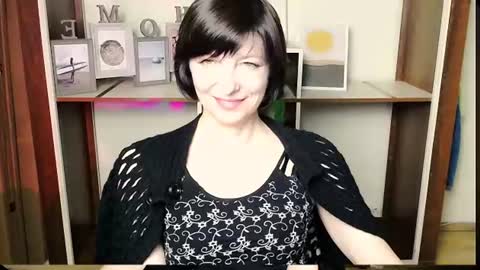 Snapshot of angelinalov_ chatting on July 8, 9:03 am Angelina online show from July 8, 9:03 am