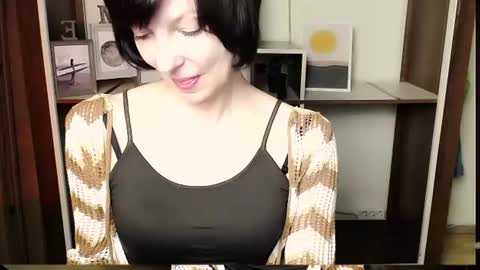 Snapshot of angelinalov_ chatting on July 9, 8:07 am Angelina online show from July 9, 8:07 am