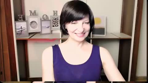 Snapshot of angelinalov_ chatting on July 21, 8:05 am Angelina online show from July 21, 8:05 am