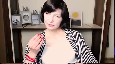 Snapshot of angelinalov_ chatting on July 23, 7:28 am Angelina online show from July 23, 7:28 am