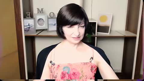 Snapshot of angelinalov_ chatting on August 1, 8:24 am Angelina online show from August 1, 8:24 am