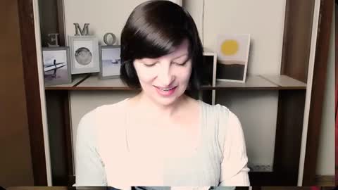 Snapshot of angelinalov_ chatting on August 3, 7:29 am Angelina online show from August 3, 7:29 am