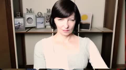 Snapshot of angelinalov_ chatting on August 3, 9:15 am Angelina online show from August 3, 9:15 am