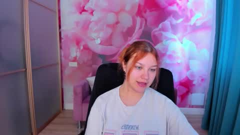Snapshot of angelinalow chatting on May 3, 5:24 am AngelinaLow online show from May 3, 5:24 am