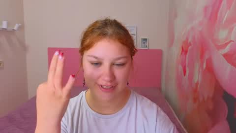 Snapshot of angelinalow chatting on May 19, 11:27 am AngelinaLow online show from May 19, 11:27 am
