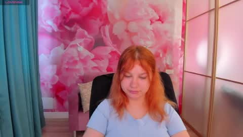 Snapshot of angelinalow chatting on June 14, 5:31 am AngelinaLow online show from June 14, 5:31 am