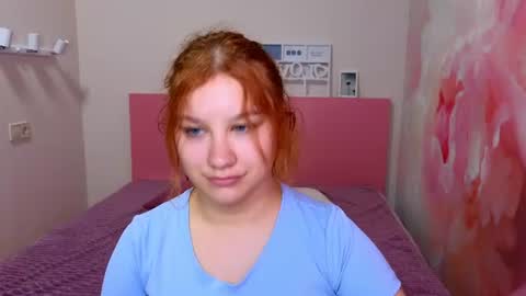 Snapshot of angelinalow chatting on June 15, 11:23 am AngelinaLow online show from June 15, 11:23 am