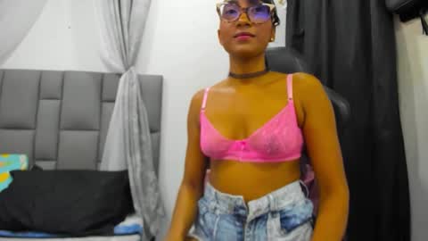 Snapshot of angelinamurphy chatting on May 6, 3:13 am AngelinaMurphy online show from May 6, 3:13 am