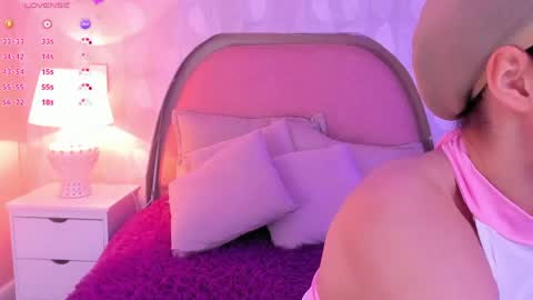 Snapshot of angeline__cute chatting on May 4, 12:23 pm angeline online show from May 4, 12:23 pm