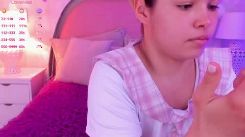 Snapshot of angeline__cute chatting on May 5, 12:13 pm angeline online show from May 5, 12:13 pm