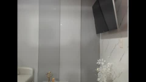 Snapshot of angelinna_12 chatting on May 26, 5:03 am angelinna_12 online show from May 26, 5:03 am