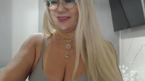 Snapshot of angelinna_12 chatting on June 13, 8:12 am angelinna_12 online show from June 13, 8:12 am