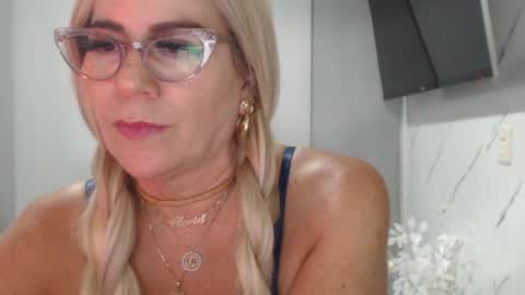 angelinna_12 online show from June 25, 5:12 am