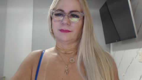 angelinna_12 online show from July 6, 4:31 am