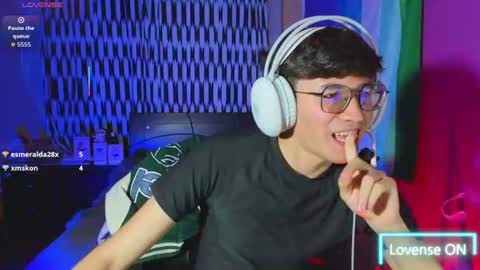 Snapshot of angelito18_twink chatting on June 26, 2:05 am Angel online show from June 26, 2:05 am