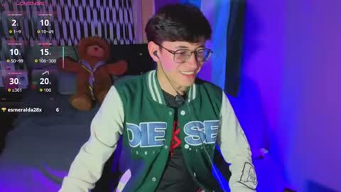 Snapshot of angelito18_twink chatting on July 7, 11:42 pm Angel online show from July 7, 11:42 pm