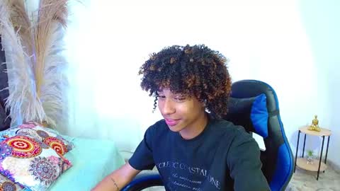 Snapshot of angell18_ chatting on May 13, 9:11 pm Angel online show from May 13, 9:11 pm