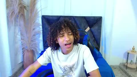 Snapshot of angell18_ chatting on June 9, 8:53 pm Angel online show from June 9, 8:53 pm